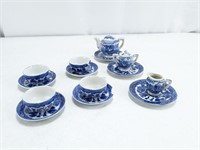 1950's Blue Willow Child's 16 Piece Tea Set