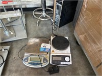 Scale and Magnetic hotplate stirrer