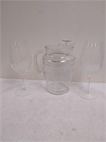 Decorative beverage pitcher 2 wine glasses