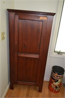 184: Storage Cabinet, Solid wood, light weight