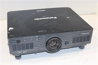 PANASONIC PT-DW5100 LCD PROJECTOR