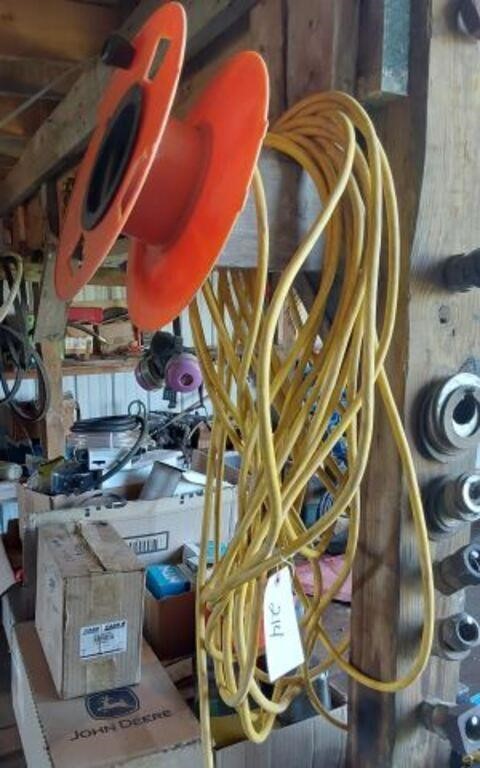 HEAVY DUTY EXTENSION CORD AND REEL