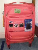 Ilite-max American Tourister Spinner Suitcase.