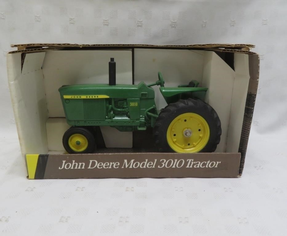 John Deere Tractor Model 3010 - Ertl box is worn