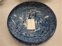 Blue and white bowl depicting a gothic castle.