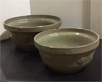 Two piece lot of matching mixing bowls -