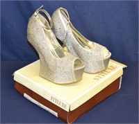 Styluxe Empress Silver Size 8.5 Women's Shoes
