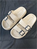 Size 6/7 Foam Sandals