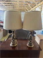 2 lamps w/shades