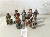 Aged men/women figurines - 9