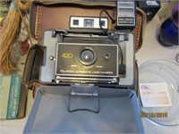 Polaroid 420 Camera with Case, Flash Cubes, &