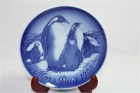 1998 Copenhagen Mother's Day Plate - Penguins