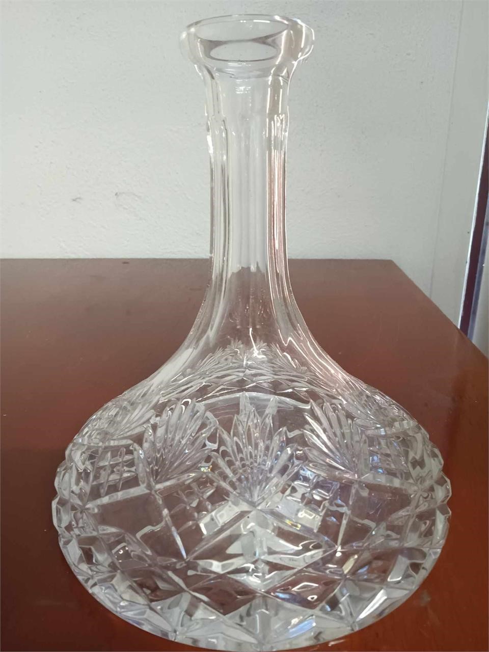 CRYSTAL GLASS DECANTER NO LID