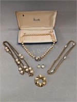 Vintage Costume Jewelry Necklaces & Brooch