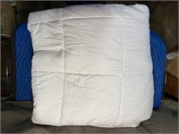 White Queen-Size Comforter