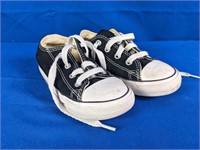 Sz 8 Kids Converse All Star Sneakers