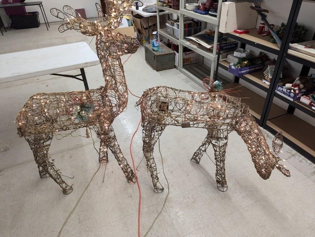 2 Piece Light Up MOVING Deer