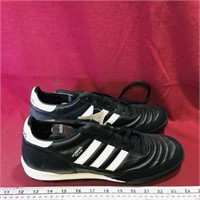 Adidas Mundial Team Football / Soccer Sneakers