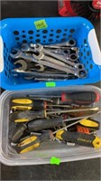 TRAY OF SCREWDRIVERS & BLUE BASKET OF WRENCHES