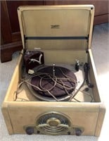 ZENITH Model 6R886GO Tube Radio Phonograph