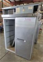 Hobart Q2  2 Door Refigerator