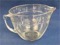 Vintage Anchor Hocking 2qt measuring cup, has