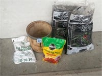 Black mulch, 10 – 10–10 fertilizer