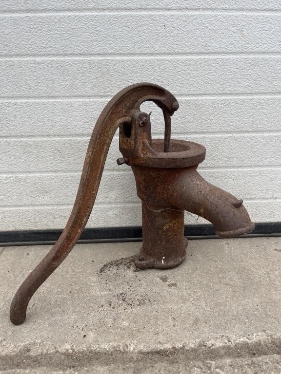 Cast water pump