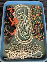 LOTS OF BEADS / JEWELRY NECKLACES/ 8 PCS