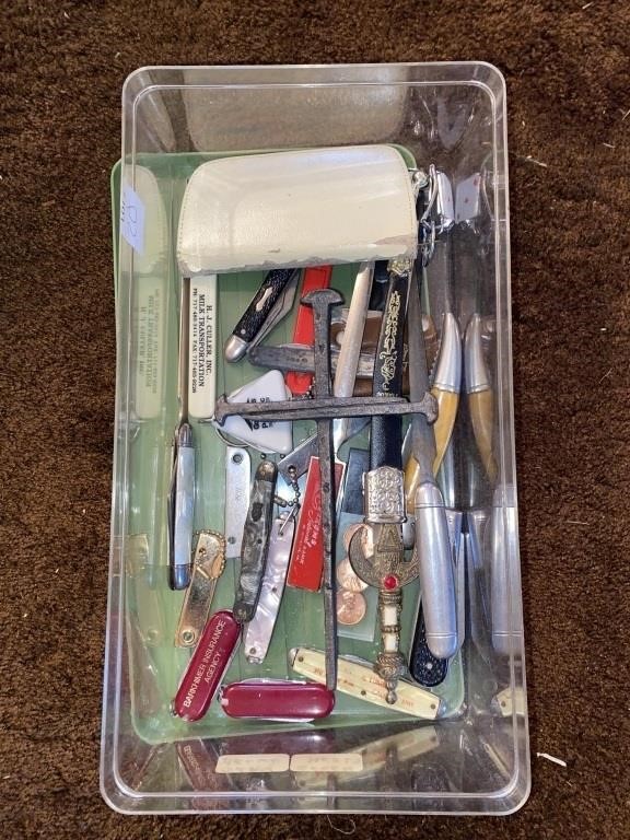 ASSORTMENT OF POCKET KNIVES & LETTER OPENERS