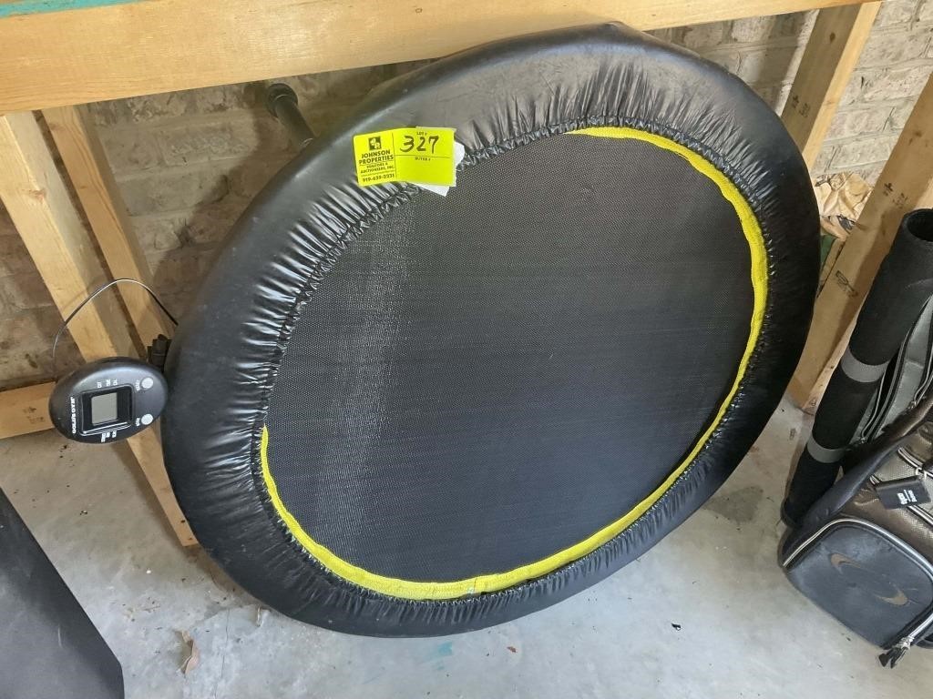 GOLDS GYM EXERCISE TRAMPOLINE