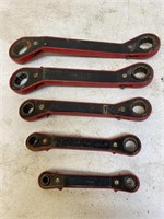 Ratcheting wrench set