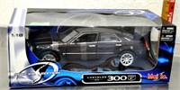 Maisto Chrysler 300 diecast, 1:18