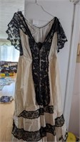Ladies vintage gown - no size tag