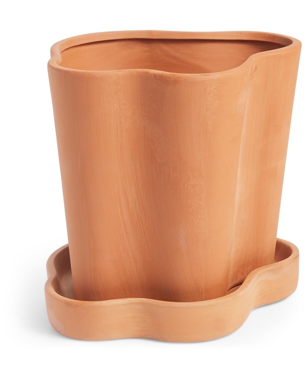 Terra-cotta planter with tray