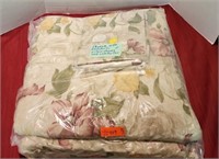 Queen size Bed skirt, 2 pillow shams & comforter