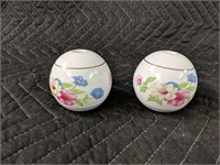 2 Ceramic Floral Decorative Pieces