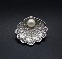 Pearl In A Shell Faux Gem Pendant