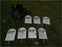 HALLOWEEN GRAVE SIGNS