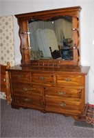 Broyhill maple seven drawer dresser with