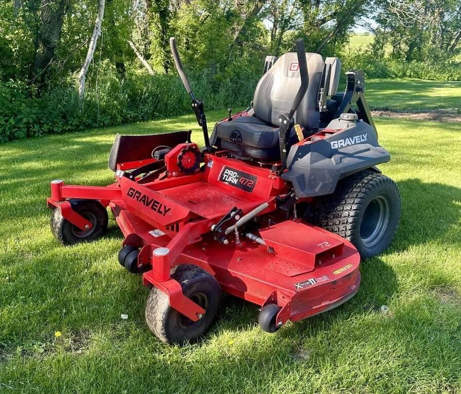 Gravely Pro-Turn 472 Zero Turn Mower (LOW HRS)