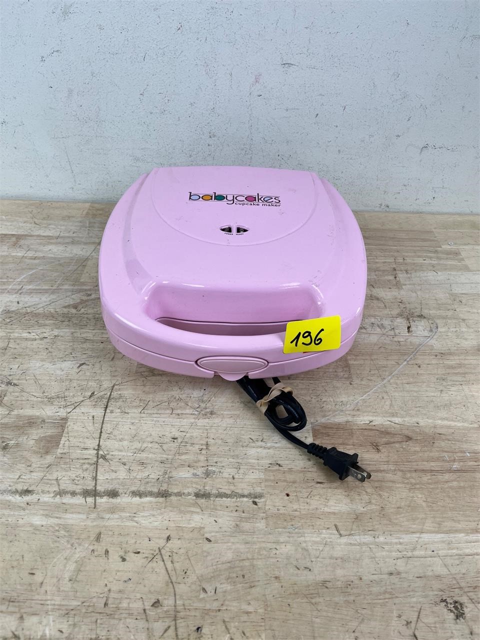 Babycakes Cupcake Maker in Pink