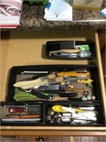 contents of drawer peelers / knives etc