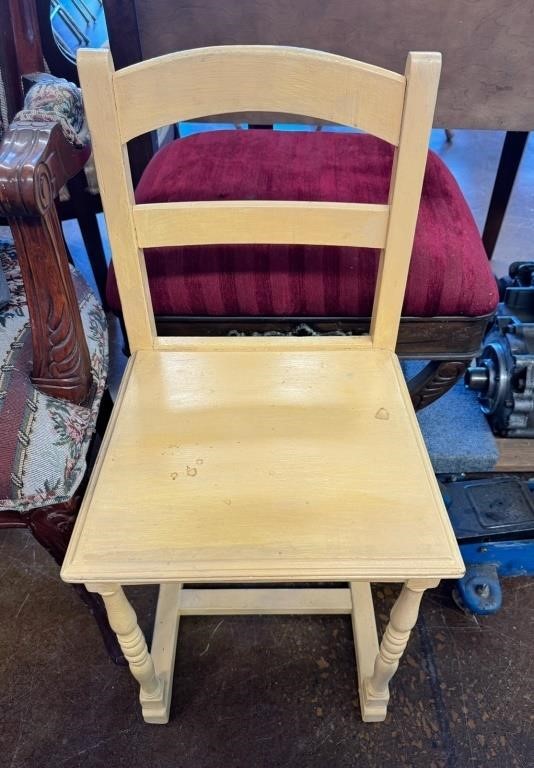 Yellow Childs Chair ( NO SHIPPING)