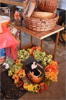 STAND AND HALLOWEEN DÉCOR