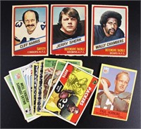 18 misc vintage Football cards.