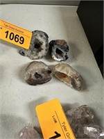 LOT OF 4 GEODES