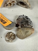 LOT OF 4 GEODES