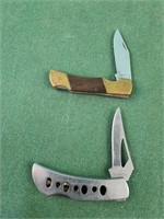 Two pocket knives 2.5" blades