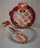 (K) 9.5" Pyrex Pie Plate w/ Crust Shield & Server